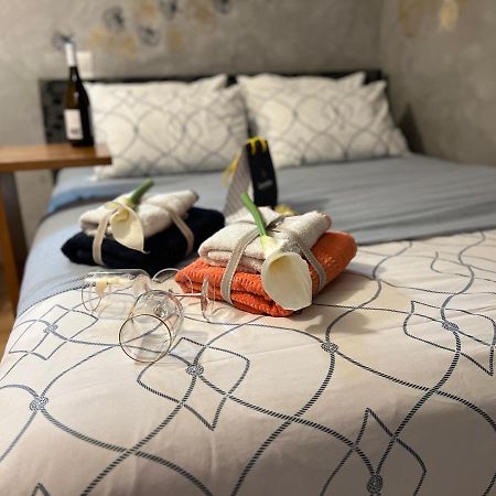 Cozy Tiny Apartment In The Heart Of Plaka 雅典 外观 照片