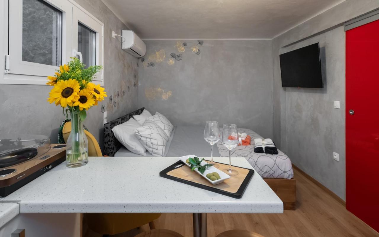 Cozy Tiny Apartment In The Heart Of Plaka 雅典 外观 照片