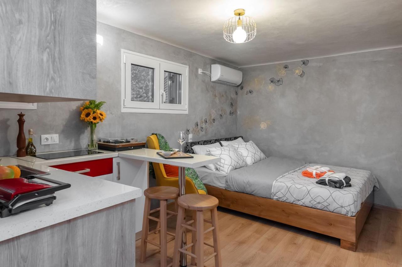 Cozy Tiny Apartment In The Heart Of Plaka 雅典 外观 照片
